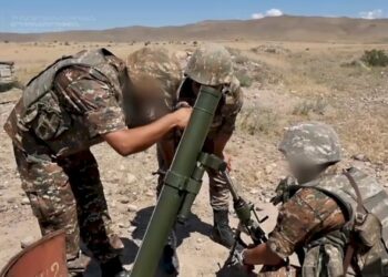 Düşmən ordumuzun mövqelərini minaatanlardan atəşə tutur