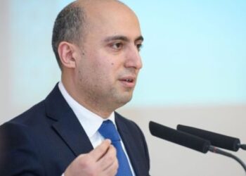 Autizimli uşaqların məktəb problemi: nazir faciəvi vəziyyətə niyə göz yumur?