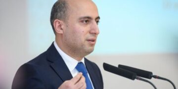Autizimli uşaqların məktəb problemi: nazir faciəvi vəziyyətə niyə göz yumur?