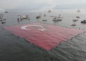 Bu da həmin 1923 metrlik bayraq! – Foto