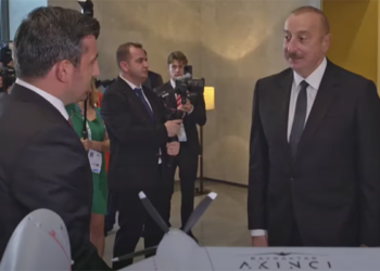 Selçuk Bayraktardan Prezidentə maraqlı hədiyyə – Video