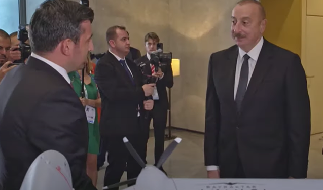 Selçuk Bayraktardan Prezidentə maraqlı hədiyyə – Video