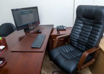 Məktəb direktoru işdən çıxarıldı – FOTO