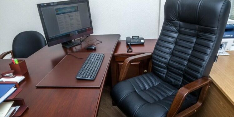 Məktəb direktoru işdən çıxarıldı – FOTO