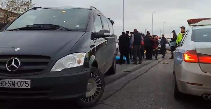 Bakıda sərnişin avtobusu PİYADALARI VURDU – Ölənlər var – VİDEO