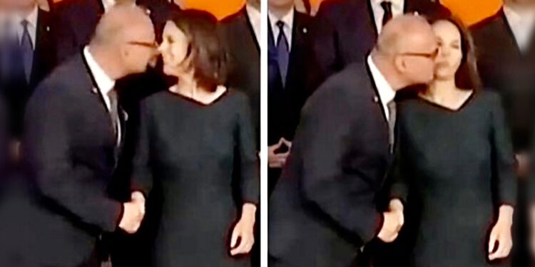 Alman naziri öpməyə çalışan XİN şefi üzr istədi (VİDEO)