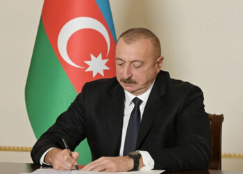 Prezident icra başçısını vəzifəsindən azad etdi