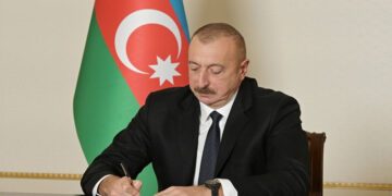 Prezident icra başçısını vəzifəsindən azad etdi