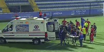 Azərbaycan futbolunda qorxulu anlar – Tanınmış futbolçu huşunu itirdi+Video