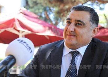 Yeni yaradılan nazirlik ona həvalə edildi