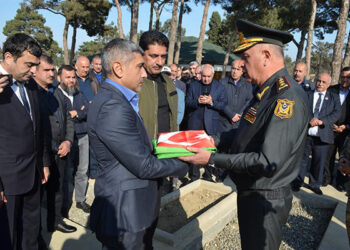 Kərim Vəliyev general-mayorun dəfnində – FOTO