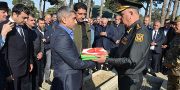 Kərim Vəliyev general-mayorun dəfnində – FOTO