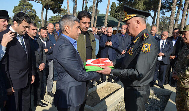 Kərim Vəliyev general-mayorun dəfnində – FOTO