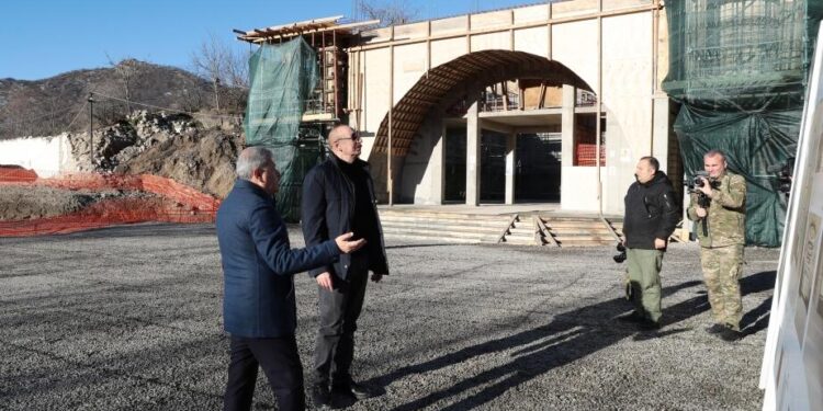 Prezident Daşaltı kənd məscidinin tikintisi ilə tanış olub – FOTO