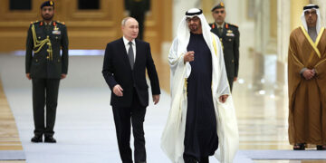 Putin BƏƏ liderinə bunu hədiyyə etdi