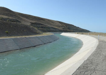 Yevlaxda avtomobil su kanalına düşüb – Ölən var