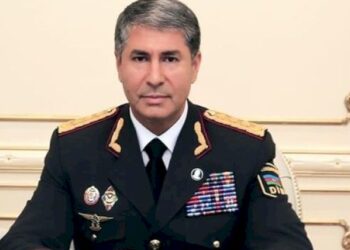 Vilayət Eyvazov yeniyetməni döyən polisi işdən çıxardı