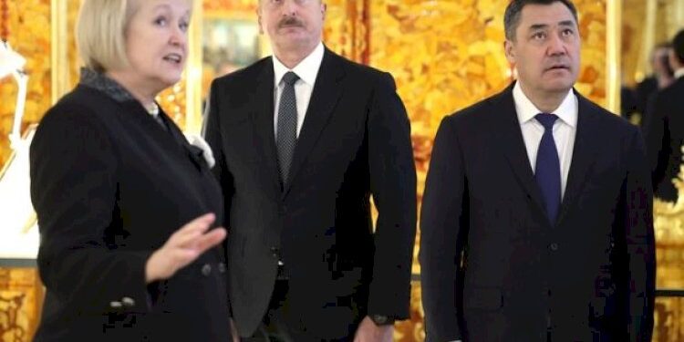 İlham Əliyev Sankt-Peterburqda “Yekaterina sarayı” ilə tanış oldu – Fotolar