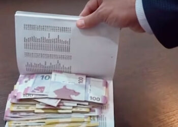 Rüşvət alarkən tutulan şöbə müdirinə hökm oxundu