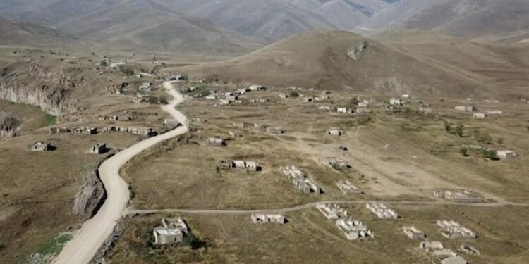 Ermənilərin dağıtdığı kəndi 900 min manata sökəcəklər