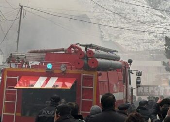 Şəmkirdə yanğın zamanı bir neçə mağaza və obyektə zərər dəyib – YENİLƏNİB + FOTO/VİDEO