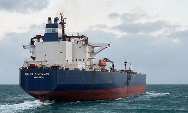 İran donanması Oman körfəzində neft tankerini ələ keçirdiyini təsdiqləyib