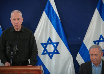 İsraildə müdafiə naziri baş nazirlə mübahisə etdi, iclasdan çıxdı