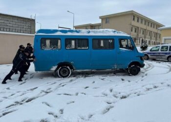 Naxçıvan Dövlət Yol Polisi qarlı hava şəraiti ilə əlaqədar sürücülərə müraciət edib