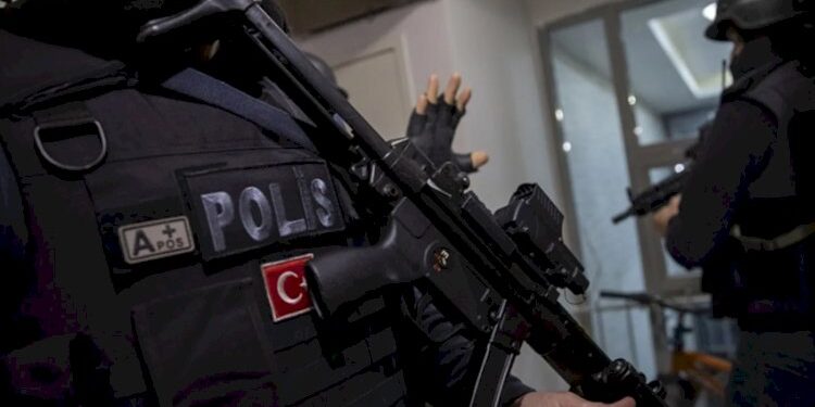 Türkiyədə AKP-nin tədbirində silahlı hücum oldu, xəsarət alan var