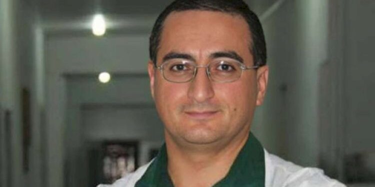 Sevgilisi ilə birlikdə həyat yoldaşını döyən həkim işdən qovuldu Ilə
