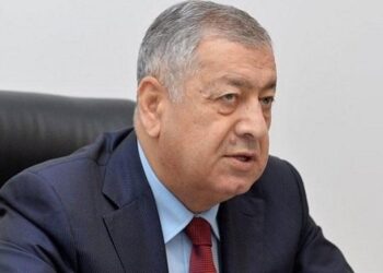 Vahid Əhmədovdan mırt sual: “Qurana əl basacaqlar, yoxsa Konstitusiyaya?”