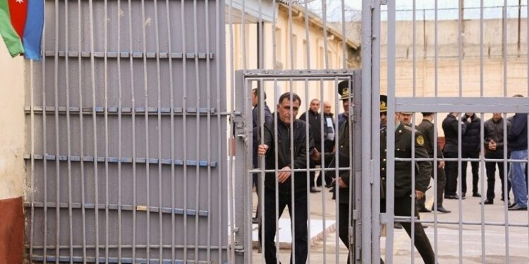 Ötən il 801 məhkum əfv olundu, bəs bu il kimlər azad olunacaq?