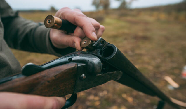 Qonşusunun ayaqlarına atəş açdı
