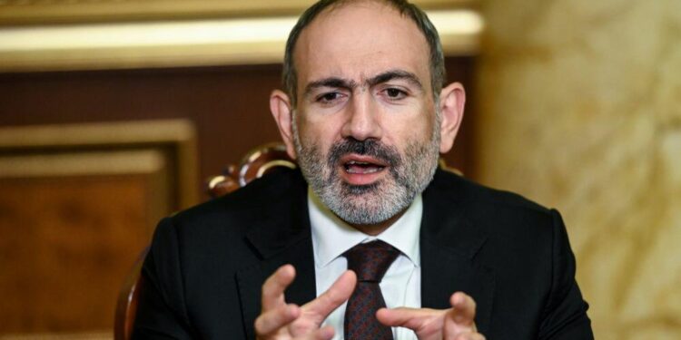 Kəndlər qaytarılandan sonra Paşinyan ilk dəfə danışdı