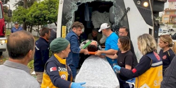 Antalyada avtobus aşdı: Çox sayda yaralı var – FOTO