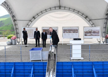 İlham Əliyev Şuşa rayonunun Turşsu qəsəbəsinin təməlini qoyub – YENİLƏNİB + FOTO