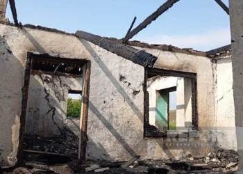 Cəlilabadda ev yanaraq kül olub