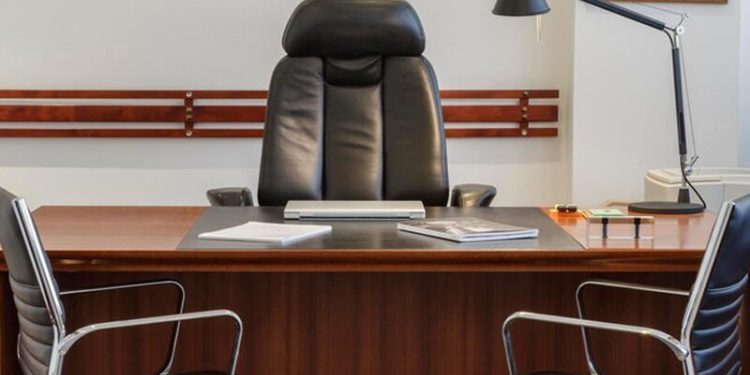 Azərbaycanda vəzifəli şəxsi həbs olundu