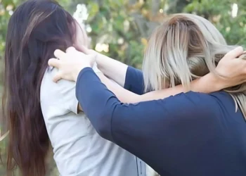 İki qadın ər üstündə dava etdi: Çəkiclə başına vurdu – Hadisə yerindən GÖRÜNTÜLƏR