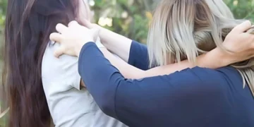 İki qadın ər üstündə dava etdi: Çəkiclə başına vurdu – Hadisə yerindən GÖRÜNTÜLƏR