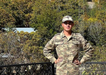 Azərbaycan Ordusunun itkin düşərək həlak olan əsgəri Ordubad rayonunda dəfn ediləcək.  “Qafqazinfo” Report-a istinadla xəbər verir ki, iyunun 9-da naməlum şəraitdə itkin düşərək həlak olan Azərbaycan Ordusunun əsgəri Ceyhun Tofiq oğlu Hüseynov bu gün Ordubad rayonunun Gənzə kəndində dəfn olunacaq.  Hazırda həlak olan əsgərimizin nəşi doğulduğu Gənzə kəndinə aparılır.