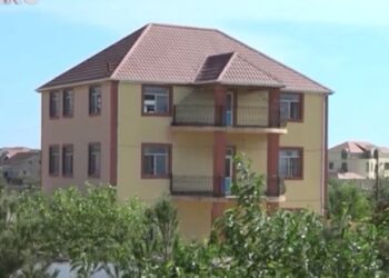 “Həmin evlərdən çox ürküdücü səslər gəlir” – Reabilitasiya Mərkəzində nə baş verir?