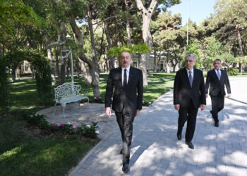 Prezidentin Nərimanov parkında gəzintisi (VİDEO)