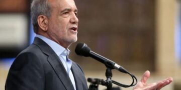 Pezeşkian: Məcbur edirsiniz hər şeyi deyim, Xameneyi zəng edən kimi…