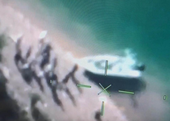 Türkiyədə yanğınsöndürən helikopter gölə düşdü