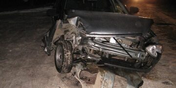 Maşın ağaca çırpıldı – Sürücü öldü