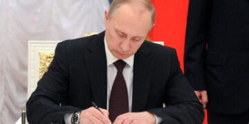 Putin İradə Zeynalovanı səfir təyin etdi – FOTO