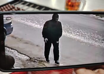 Bakıda günorta vaxtı maskalı şəxs məktəblini oğurlamaq istədi – FOTO