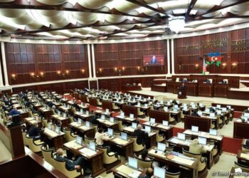 Həm maaş həm də pensiya alan deputatlar – SİYAHI