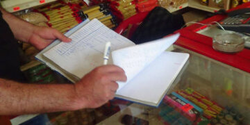 Bir kəndin “nisiyə” dəftərində olan borcunu qaytardı